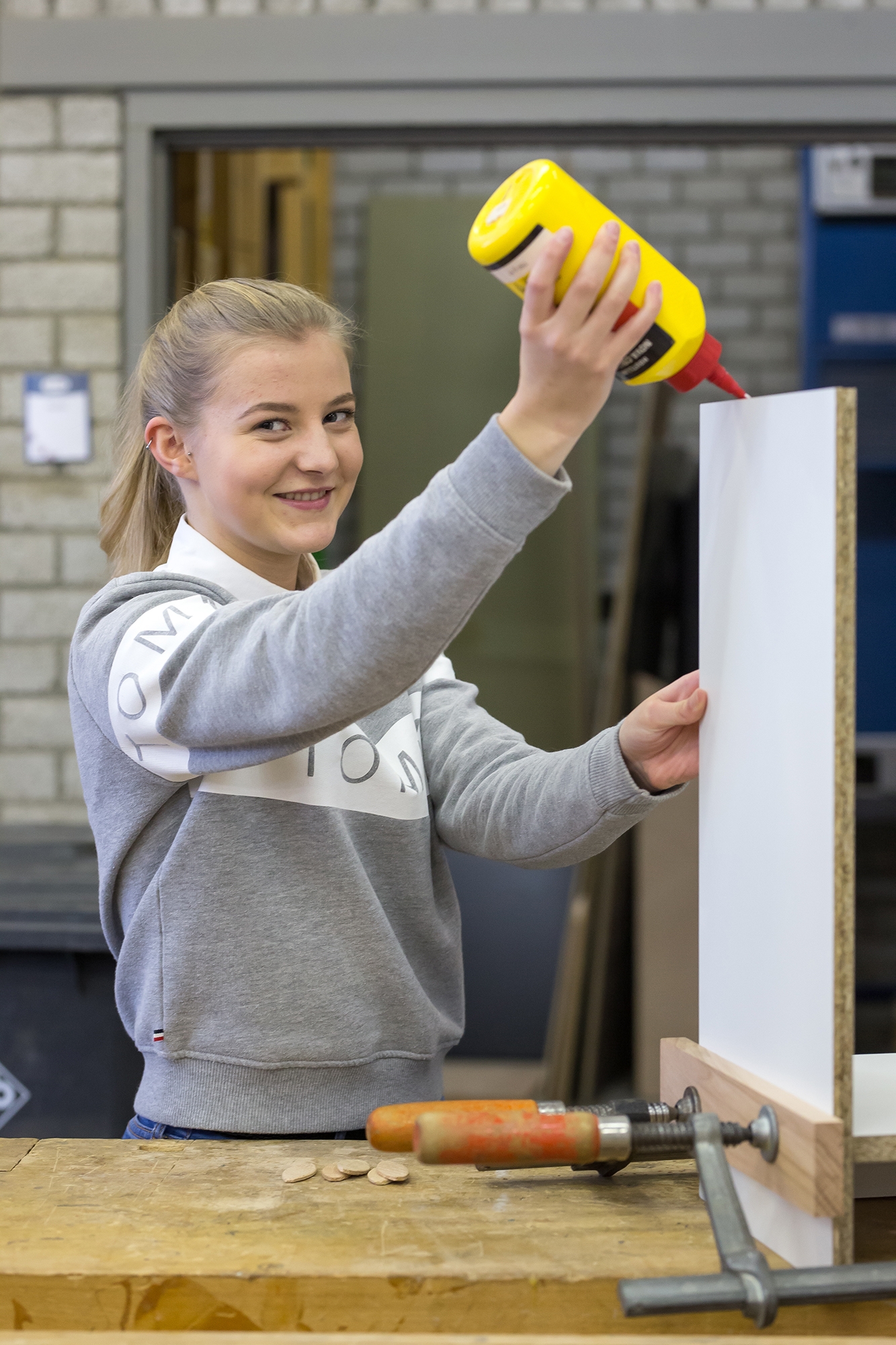 een afgeronde opleiding als meubelmaker of interieurbouwer